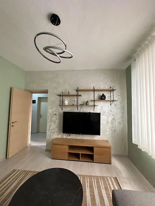 Modern Apartment In The Centre Τίρανα