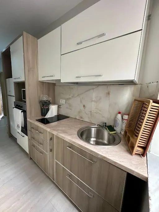 Modern Apartment In The Centre Τίρανα